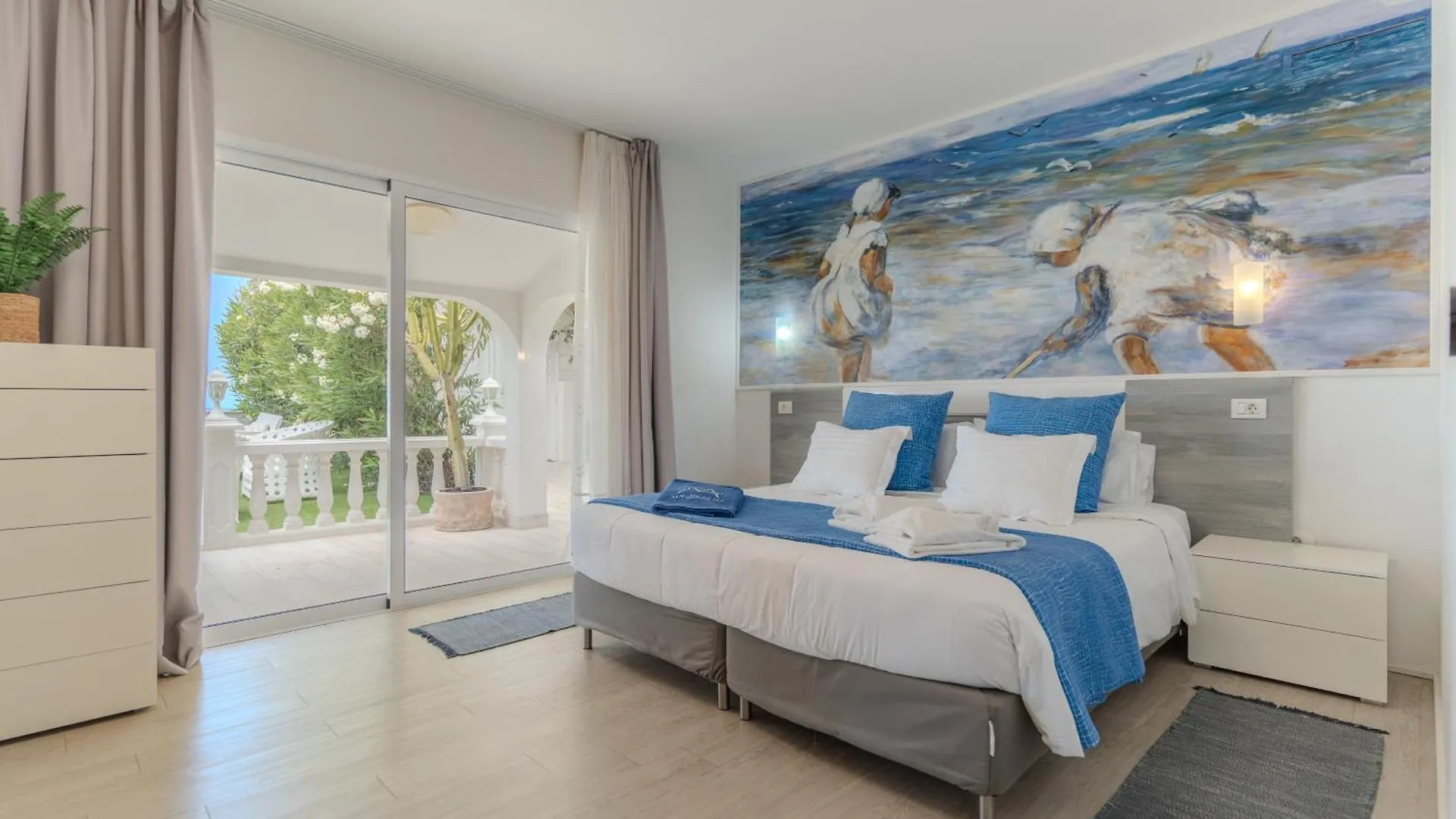 Villa Blanca Callao Salvaje