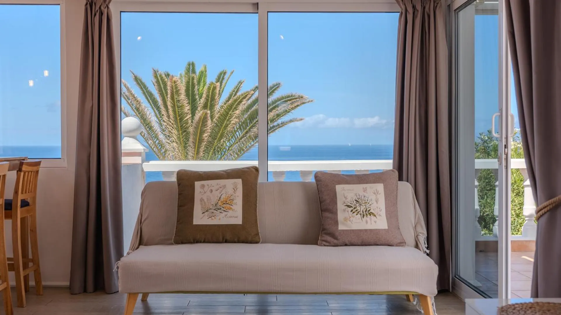 Villa Blanca Callao Salvaje