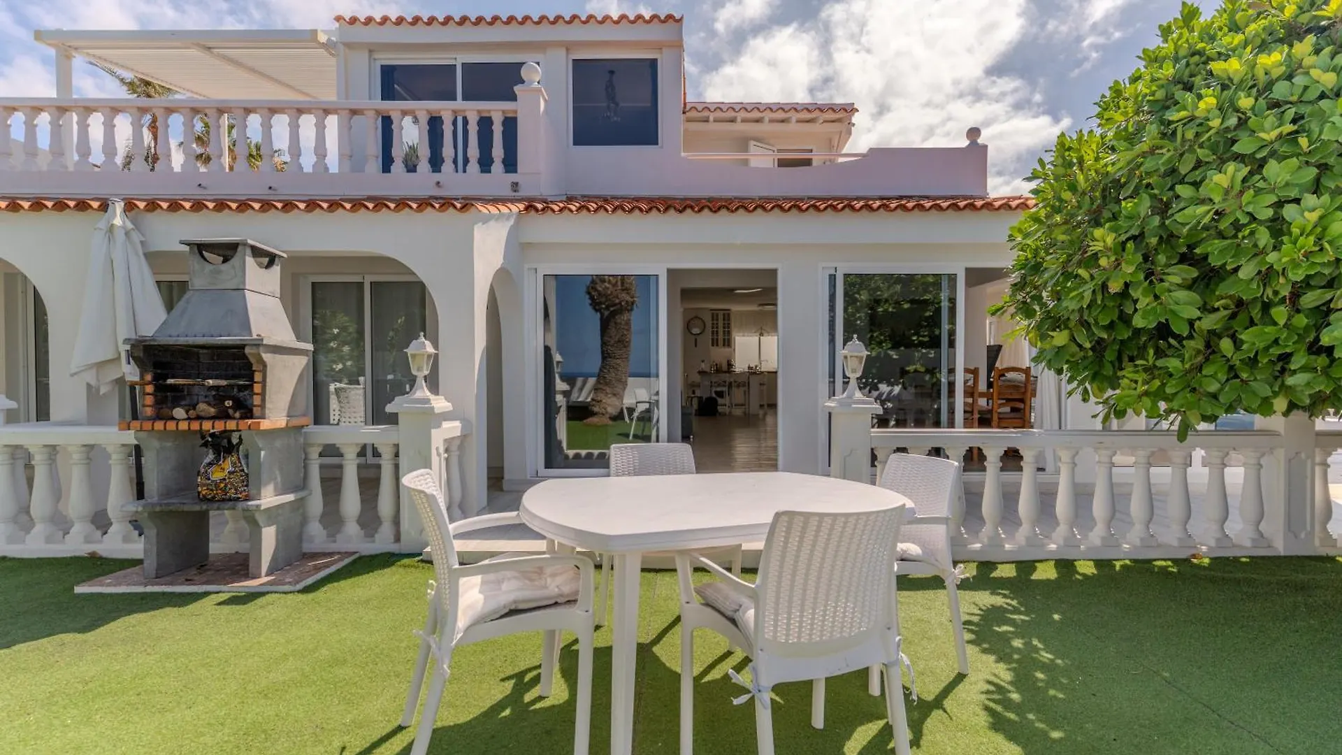 Villa Blanca Callao Salvaje