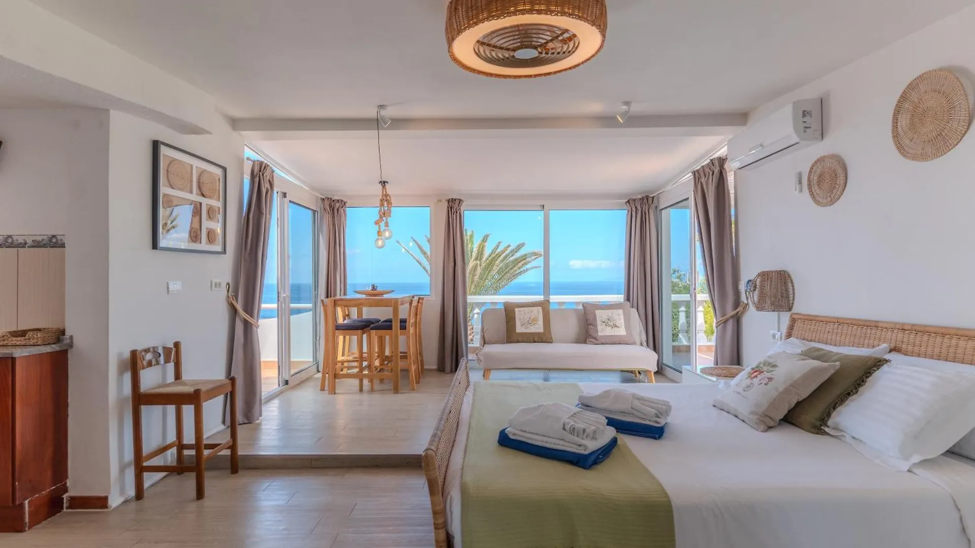 Villa Blanca Callao Salvaje