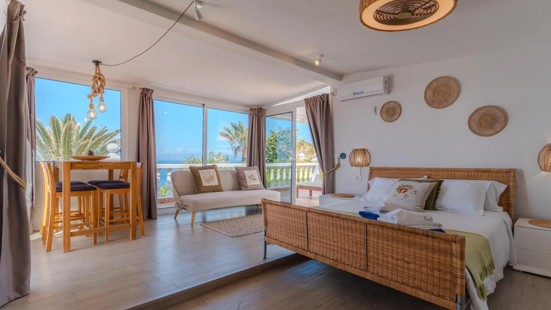Villa Blanca Callao Salvaje