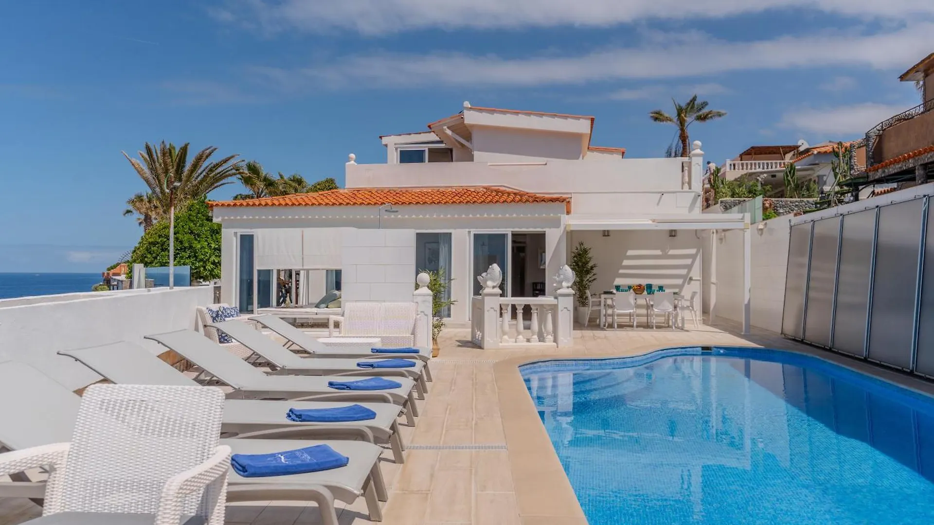 Villa Blanca Callao Salvaje